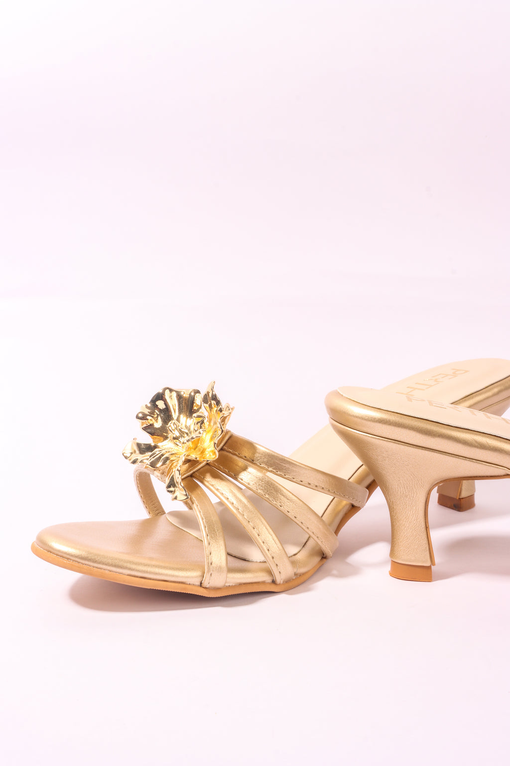Lily Lustre Golden