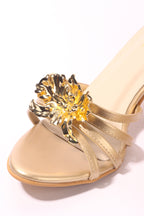 Lily Lustre Golden
